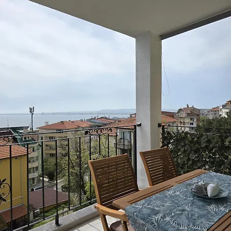 Апартамент Bellevue Sea View *
